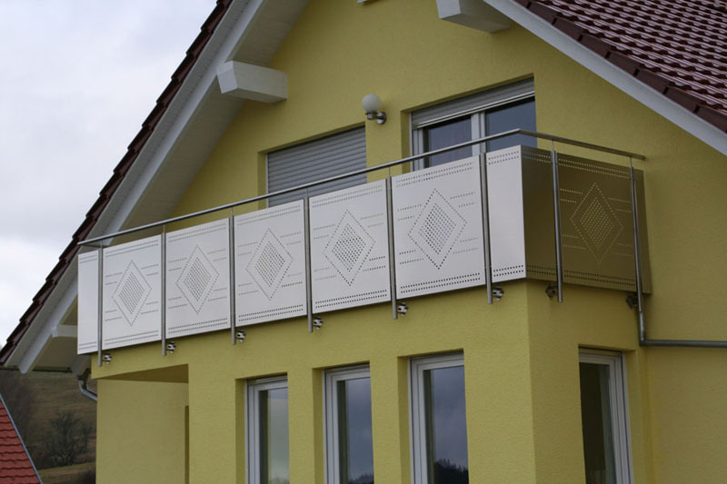 Balkongeländer mit Edelstahlfüllug von Weizel Metalltechnik