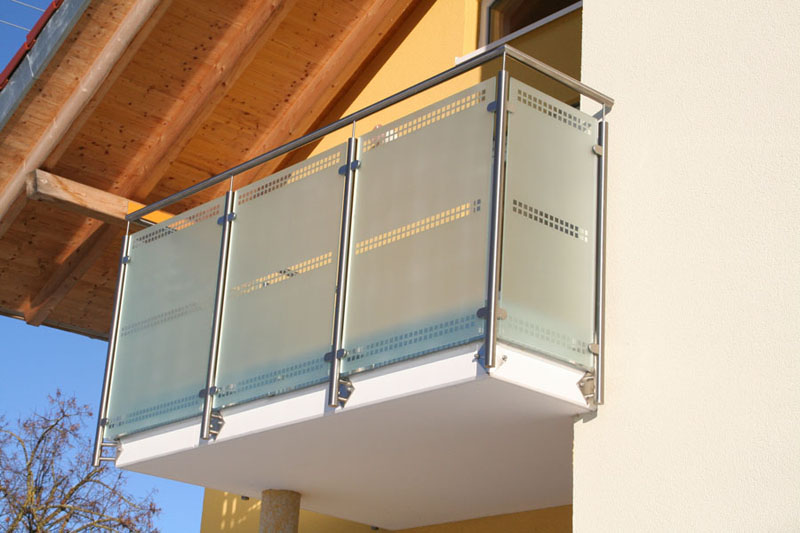 Balkongeländer aus Edelstahl, aus Glas und