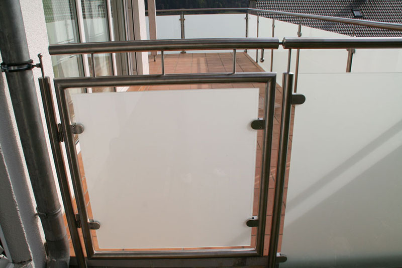 Edelstahl Balkongeländer mit Glas von Weizel Metalltechnik