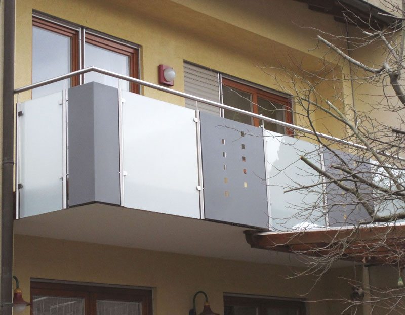 Edelstahl Balkongeländer mit Glas von Weizel Metalltechnik