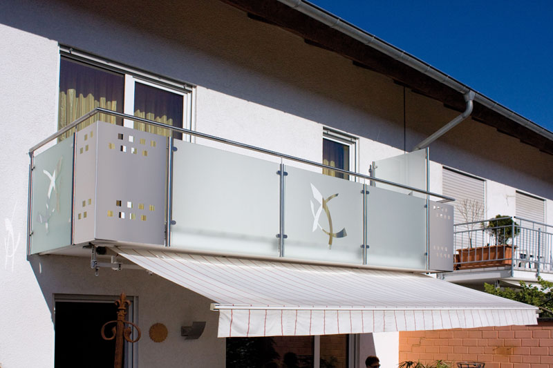 Edelstahl Balkongeländer mit Glas von Weizel Metalltechnik