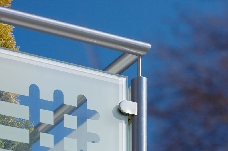 Edelstahl Balkongeländer mit Glas von Weizel Metalltechnik