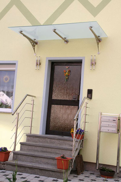 Vordach aus Edelstahl von Weizel Metalltechnik Edelstahl- Vordach von Weizel Metalltechnik